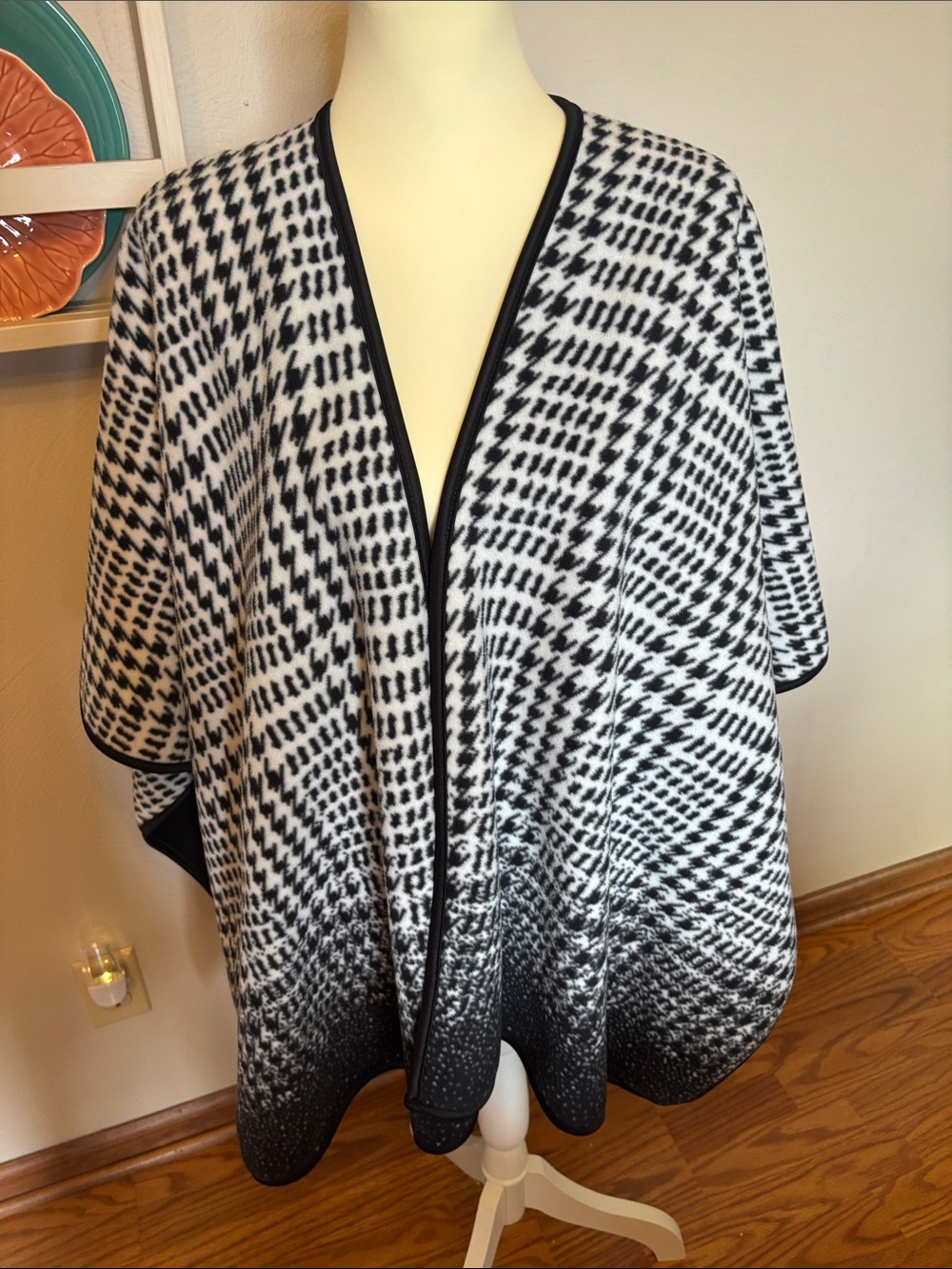Janice Black and White Houndstooth Fleece Cape/Poncho, one size